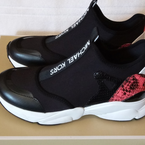 "New" Michael Kors Willow Slip On Scuba Sneakers - Picture 4 of 16